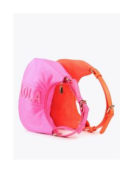 Bolso media luna nylon fluor detalle placa LOLA FU