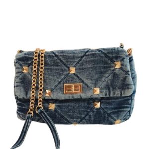Bolso vaquero con tachas doradas