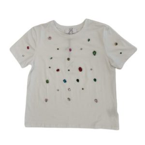 Camiseta blanca con abalorios de colores
