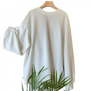 Sudadera oversize. Mujer. Con lazo en espalda. Color blanco